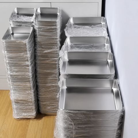 304 rozsdamentes acél ételtároló doboz, 2500 ml kapacitással – Biztonságos és praktikus megoldás az élelmiszerek tárolására (25×20×6 cm)